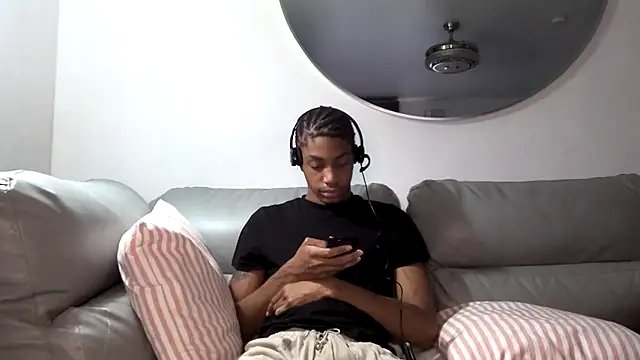 Snapshot of Skinnyblackman chatting on 7, 10, 2025 Skinnyblackman online show from 7, 10, 2025