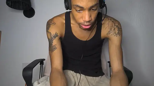 Snapshot of Skinnyblackman chatting on 12, 6, 2026 Skinnyblackman online show from 12, 6, 2026