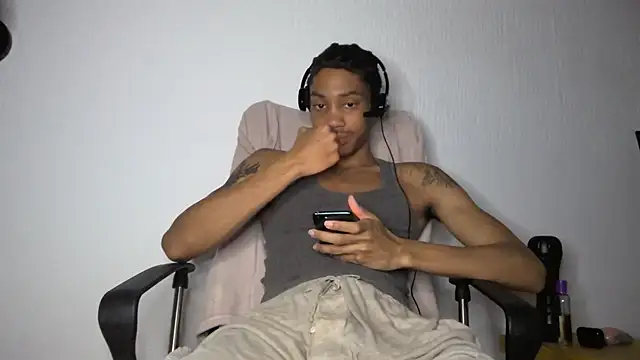 Snapshot of Skinnyblackman chatting on 10, 6, 2026 Skinnyblackman online show from 10, 6, 2026