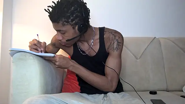 Snapshot of Skinnyblackman chatting on 13, 11, 2025 Skinnyblackman online show from 13, 11, 2025