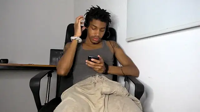 Snapshot of Skinnyblackman chatting on 17, 5, 2026 Skinnyblackman online show from 17, 5, 2026