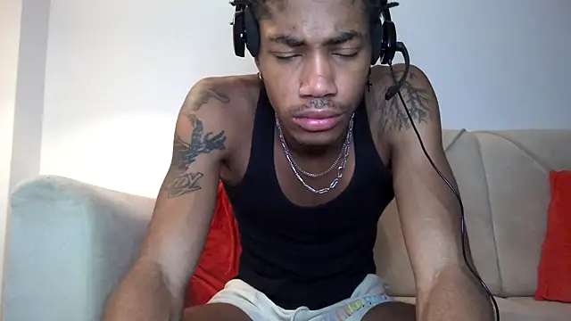 Snapshot of Skinnyblackman chatting on 12, 11, 2025 Skinnyblackman online show from 12, 11, 2025