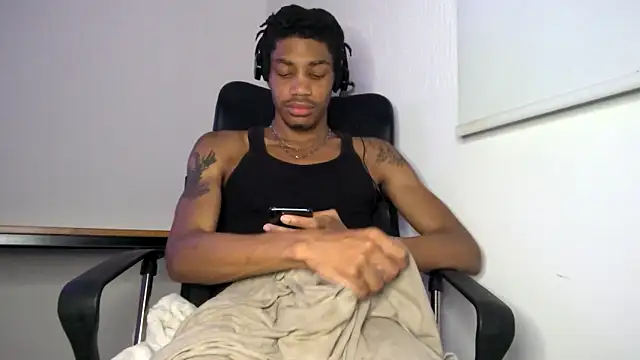 Snapshot of Skinnyblackman chatting on 19, 5, 2026 Skinnyblackman online show from 19, 5, 2026