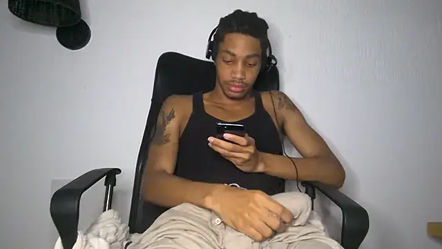 Snapshot of Skinnyblackman chatting on 13, 6, 2026 Skinnyblackman online show from 13, 6, 2026