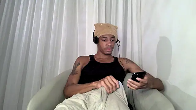 Snapshot of Skinnyblackman chatting on 29, 10, 2025 Skinnyblackman online show from 29, 10, 2025