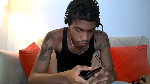 Snapshot of Skinnyblackman chatting on 4, 11, 2025 Skinnyblackman online show from 4, 11, 2025