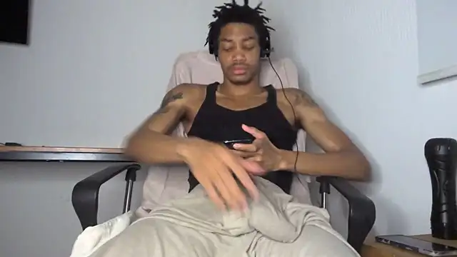 Snapshot of Skinnyblackman chatting on 7, 6, 2026 Skinnyblackman online show from 7, 6, 2026