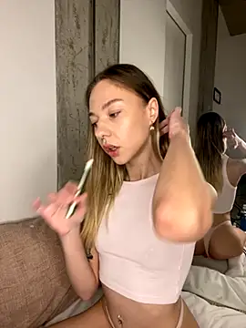 Snapshot of _urbestie_ chatting on 3, 10, 2025 urbestie online show from 3, 10, 2025