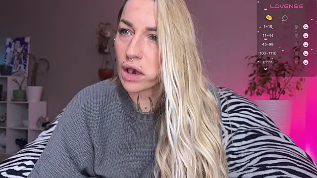 Snapshot of Tanya_Acid chatting on 3, 12, 2025 Tanya Acid online show from 3, 12, 2025