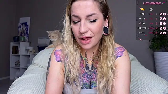 Snapshot of Tanya_Acid chatting on 11, 11, 2025 Tanya Acid online show from 11, 11, 2025