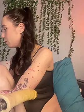 MiaNell online show from 23, 11, 2025