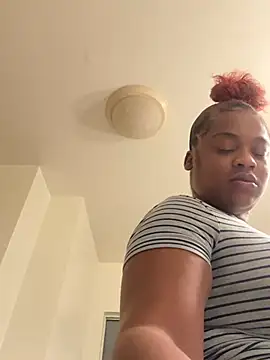 Snapshot of Prettynthick12 chatting on 5, 5, 2026 Prettynthick12 online show from 5, 5, 2026