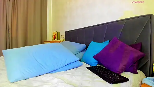 Snapshot of _Luna_Ly chatting on 2, 3, 2025 Luna Ly online show from 2, 3, 2025