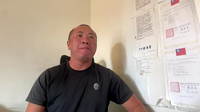 Snapshot of chih515 chatting on 4, 11, 2025 chih515 online show from 4, 11, 2025