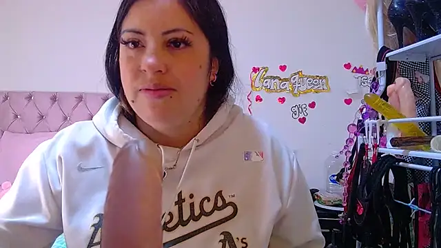 Snapshot of lanaqueen699 chatting on 6, 5, 2026 lanaqueen699 online show from 6, 5, 2026