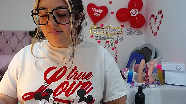 lanaqueen699 online show from 28, 2, 2025