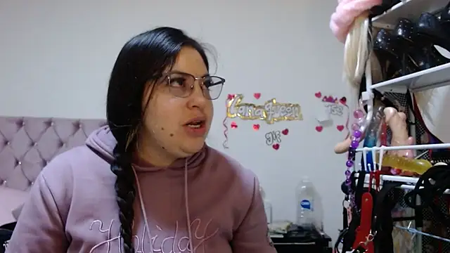 lanaqueen699 online show from 10, 4, 2026