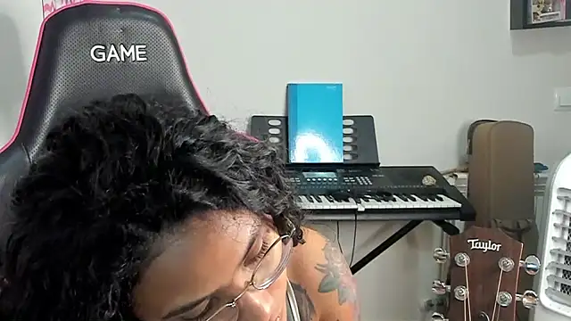 Snapshot of Ama_music chatting on 2, 6, 2026 Ama music online show from 2, 6, 2026