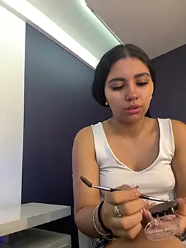 Larabrooks online show from 6, 6, 2026