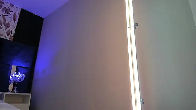 Larabrooks online show from 12, 11, 2025