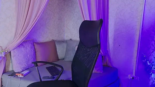 Larabrooks online show from 25, 5, 2026