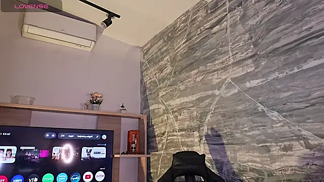 Melany Luv online show from 5, 4, 2026