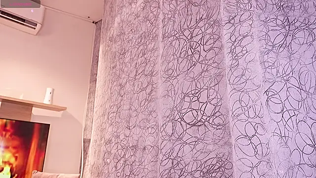 Melany Luv online show from 2, 4, 2026