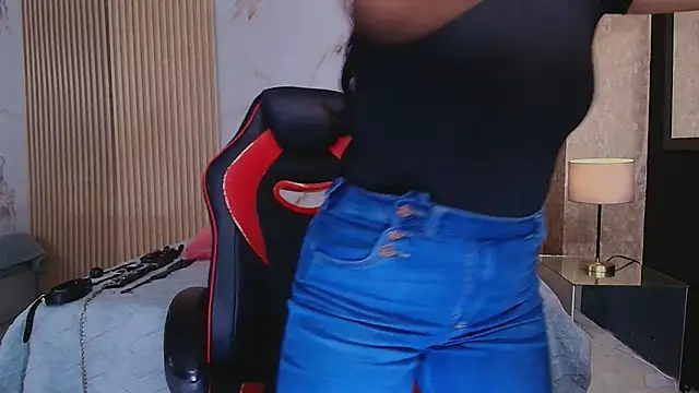 Snapshot of AmorMia chatting on 17, 10, 2025 AmorMia online show from 17, 10, 2025