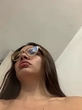 Snapshot of elettra_fioreee chatting on 23, 3, 2025 elettra fioreee online show from 23, 3, 2025