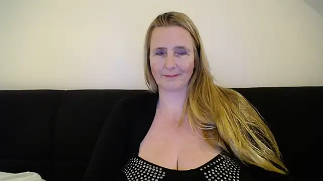 XXNikkie online show from 17, 2, 2025