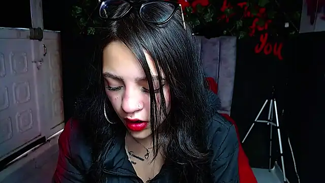 Snapshot of Violettasquirt chatting on 7, 5, 2026 Violettasquirt online show from 7, 5, 2026
