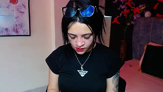 Violettasquirt online show from 27, 11, 2025