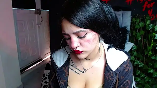 Violettasquirt online show from 18, 4, 2026