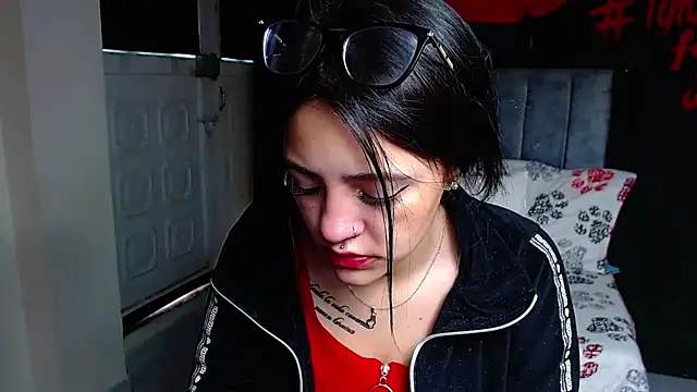 Violettasquirt online show from 1, 4, 2026