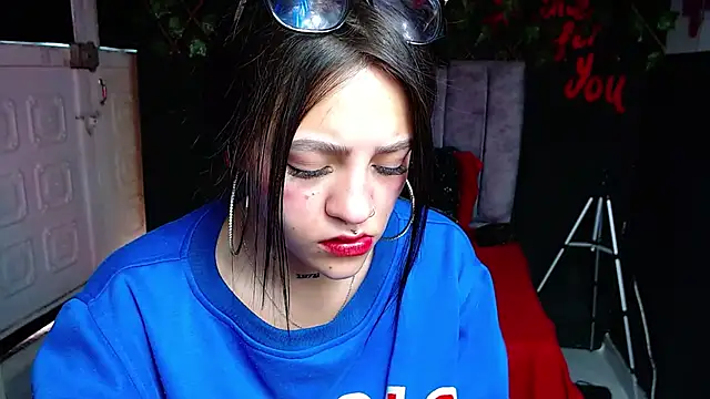 Snapshot of Violettasquirt chatting on 8, 5, 2026 Violettasquirt online show from 8, 5, 2026