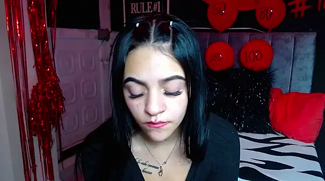 Violettasquirt online show from 4, 3, 2025