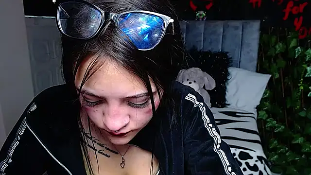 Violettasquirt online show from 23, 4, 2026