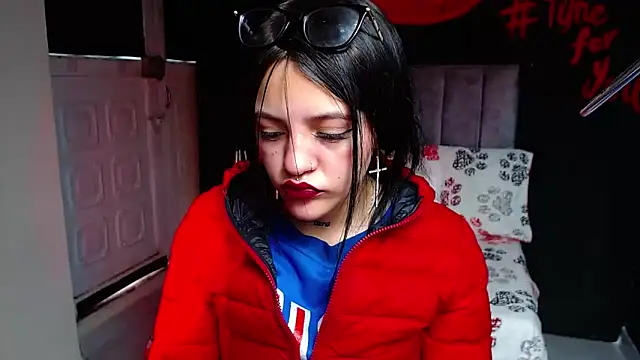 Violettasquirt online show from 9, 4, 2026