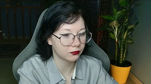 Snapshot of NancyMartinez chatting on 5, 11, 2025 NancyMartinez online show from 5, 11, 2025