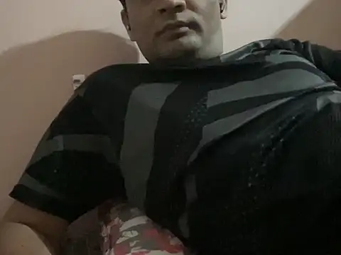 Snapshot of NiceBoy9099 chatting on 16, 11, 2025 NiceBoy9099 online show from 16, 11, 2025