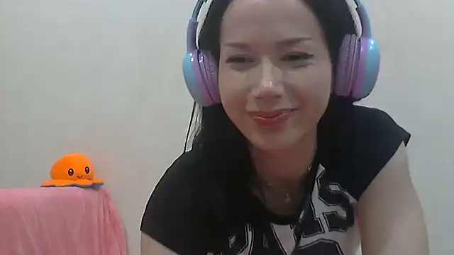 Snapshot of SashaGrinch chatting on 2, 2, 2025 SashaGrinch online show from 2, 2, 2025