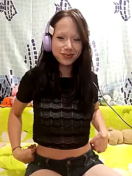 Snapshot of SashaGrinch chatting on 5, 10, 2025 SashaGrinch online show from 5, 10, 2025