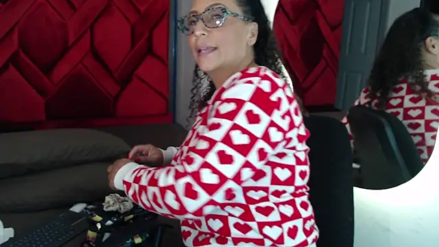 EvaMills1 online show from 21, 2, 2025