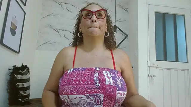 EvaMills1 online show from 27, 10, 2025