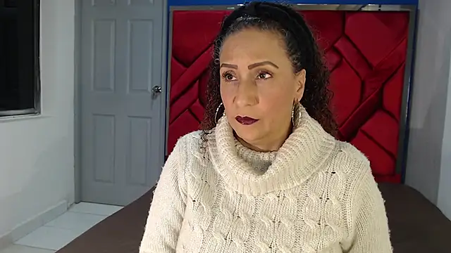 EvaMills1 online show from 17, 2, 2025