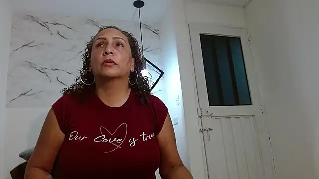 EvaMills1 online show from 22, 11, 2025