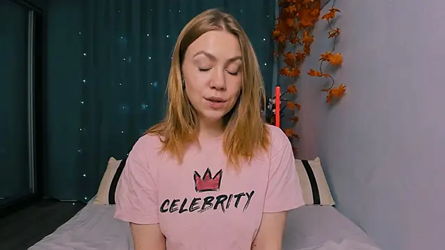 InsatiableFoxX online show from 29, 10, 2025