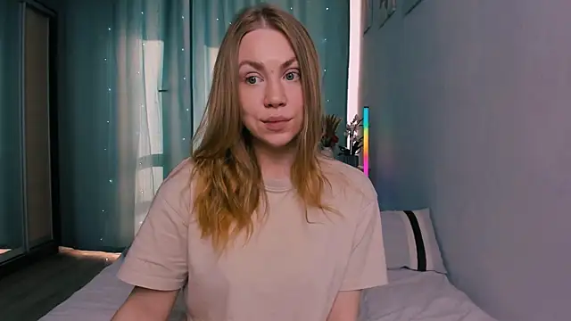 InsatiableFoxX online show from 23, 4, 2026