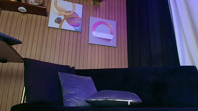 Camila Chainn online show from 6, 2, 2026