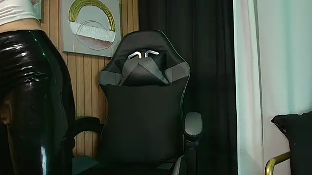 Camila Chainn online show from 18, 12, 2025